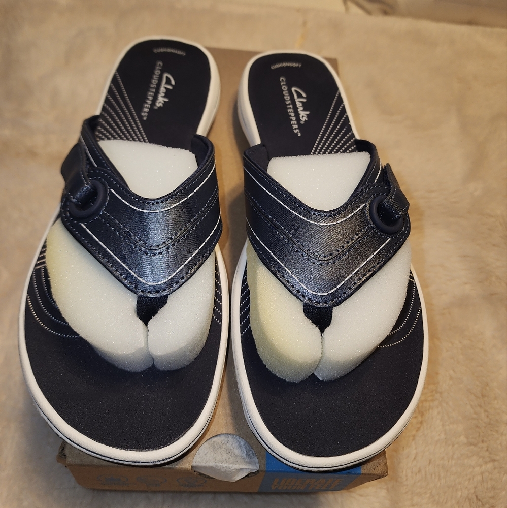 NEW Clarks Cloudsteppers Breeze Reyna Sandals – Navy – Women’s Size 7